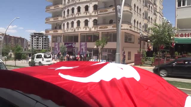 Hdp’ye Seçim Bürosu Açılışında ‘Türk Bayraklı’ Tepki