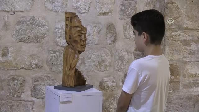 Suriye’de Yaşadığı Acıyı Heykellere Yansıttı