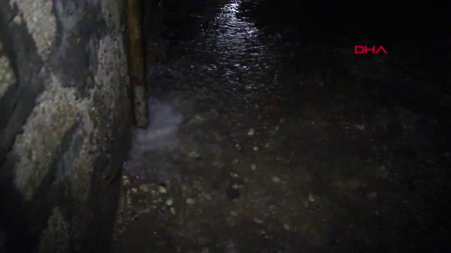 Sağanak Yağış Nusaybin’de Cadde ve Sokakları Göle Çevirdi