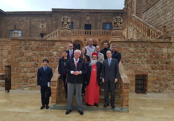 Alman ve Fransız Büyükelçiler Mardin’de Tarihi Manastırı Gezdi