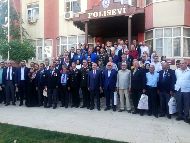 Mardin’de gaziler ve şehit yakınları yemekte bir araya geldi