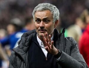 Jose Mourinho, ManU’ya karşı ne yapacak? Revizyon mu, ısrar mı