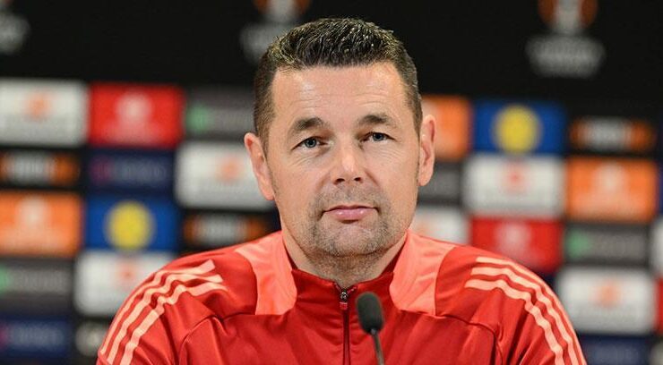 Lyon Teknik Yöneticisi Pierre Sage: ‘Beşiktaş’ın topa daha az sahip olmasını sağlamalıyız’