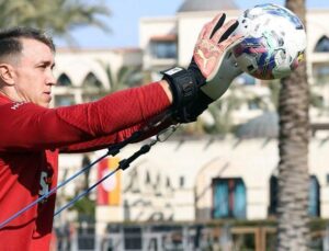 Muslera Galatasaray’dan ayrılacak mı, futbolu bırakıyor mu?