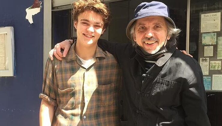 Babasının milyonları onun umurunda değil… Ünlü oyuncunun oğlu bir restoranda vardiyalı işe girmiş