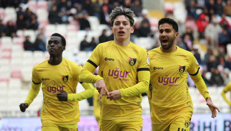 Sivasspor konutunda İstanbulspor’a kaybetti!