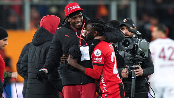 Victor Osimhen’e grup arkadaşından övgüler: ‘Her şeyi yapar’