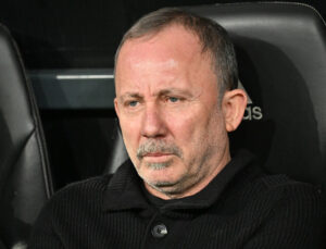 Beşiktaş’ta Sergen Yalçın periyodu bitti! Ayrılık sebebi: ‘Taraftarın sırtını dönmesini kabul edemem’
