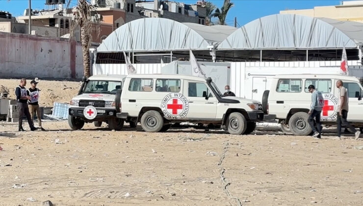 İsrail, biri bayan 15 Filistinli esiri hür bıraktı