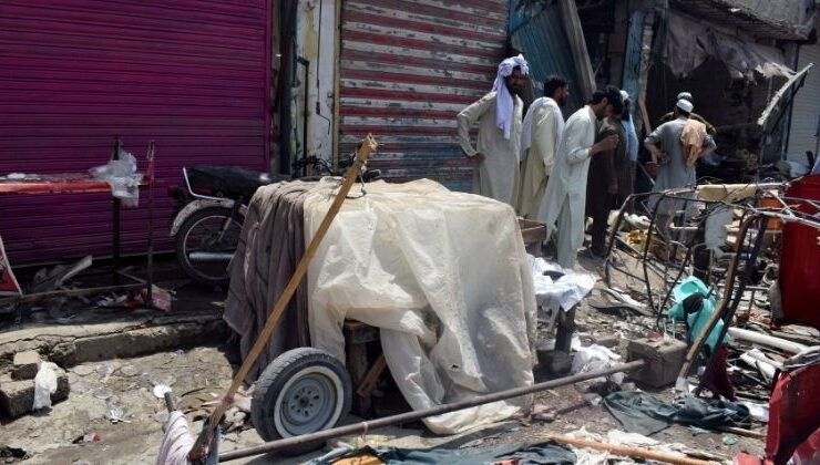 Pakistan’da pazar yerinde patlama: 2’si polis 9 kişi öldü
