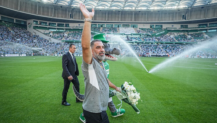 Bursa’da Arda Turan’a sevgi seli!